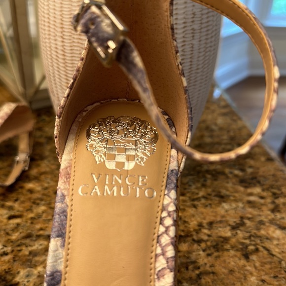 Vince Camuto platform wedge sandals - Picture 5 of 6